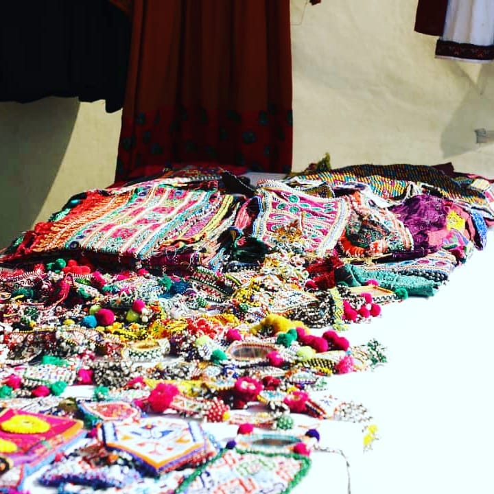صنایع دستی زنان در نمایشگاه بادام‌باغ