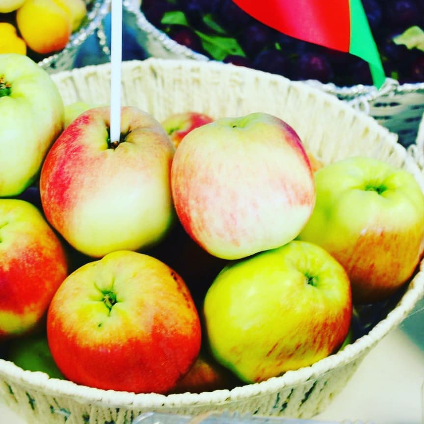 تازه میوه! #جشن_استقلال_و_نمایشگاه_محصولات_زراعتی #بادام_باغ_کابل