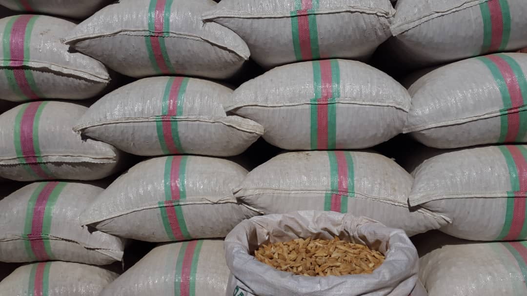 دایکندی با تولید ۲۴ نوع بادام، از بزرگ‌ترین تولیدکننده‌گان بادام به شمار می‌رود.