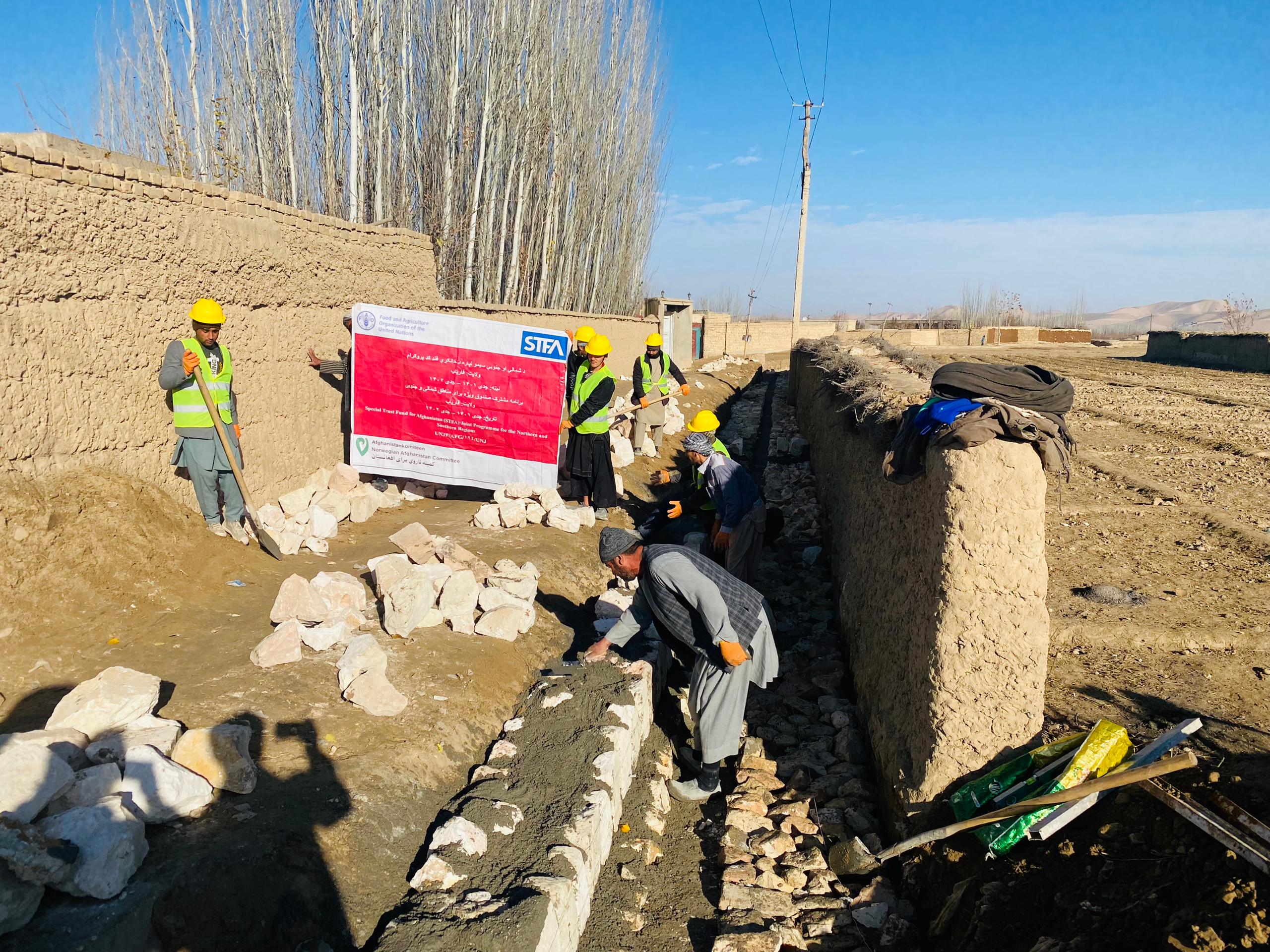 کار ساخت پنج کانال کوچک آبیاری در میمنه مرکز ولایت فاریاب آغاز شد
