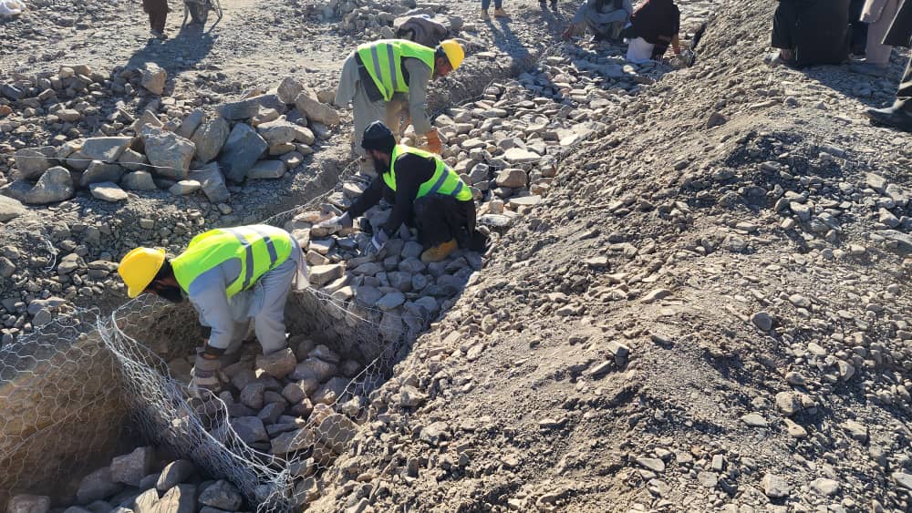 نظارت از پیشرفت کار پروژه دیوار استنادی قریه زیارتگاه ولسوالی قیصار ولایت فاریاب