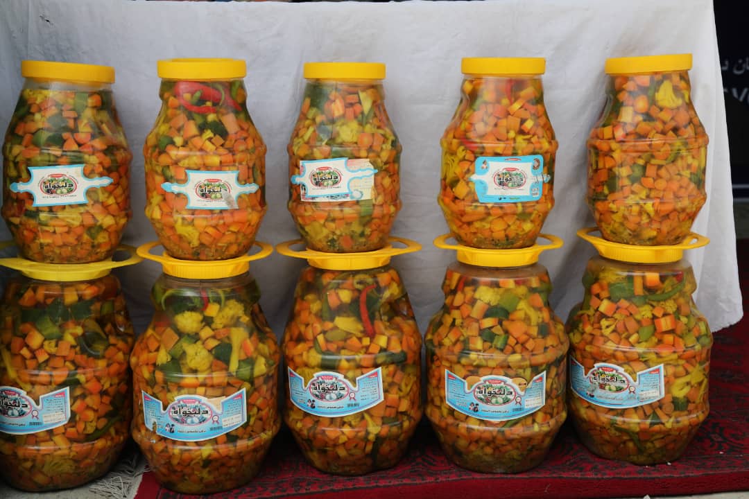  رُب و آچار با کیفیت تهیه شده توسط خانم‌های افغان را از سی‌ومین نمایشگاه محصولات زراعتی در بادام باغ کابل خریداری کنید.