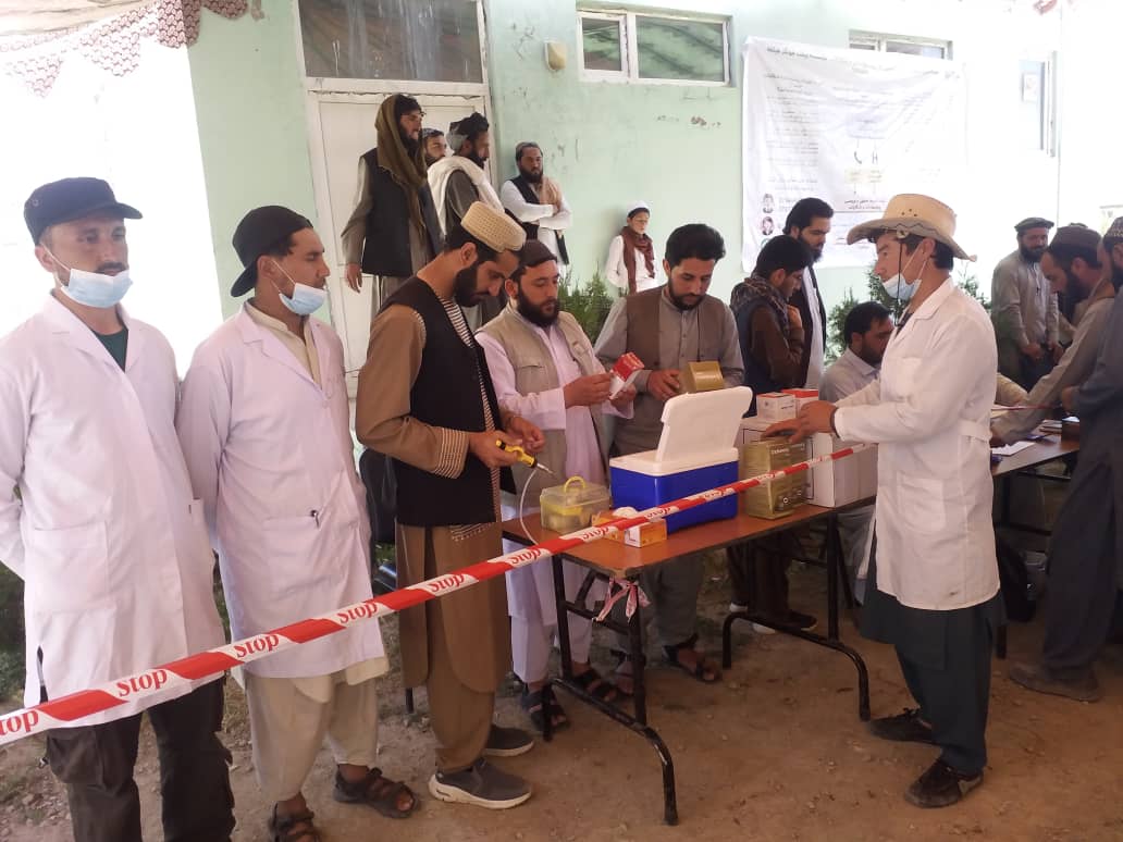توزیع خوراکه حیوانی برای ۱هزار ۵۰۰ مالدار در ولسوالی چهار آسیاب ولایت کابل 