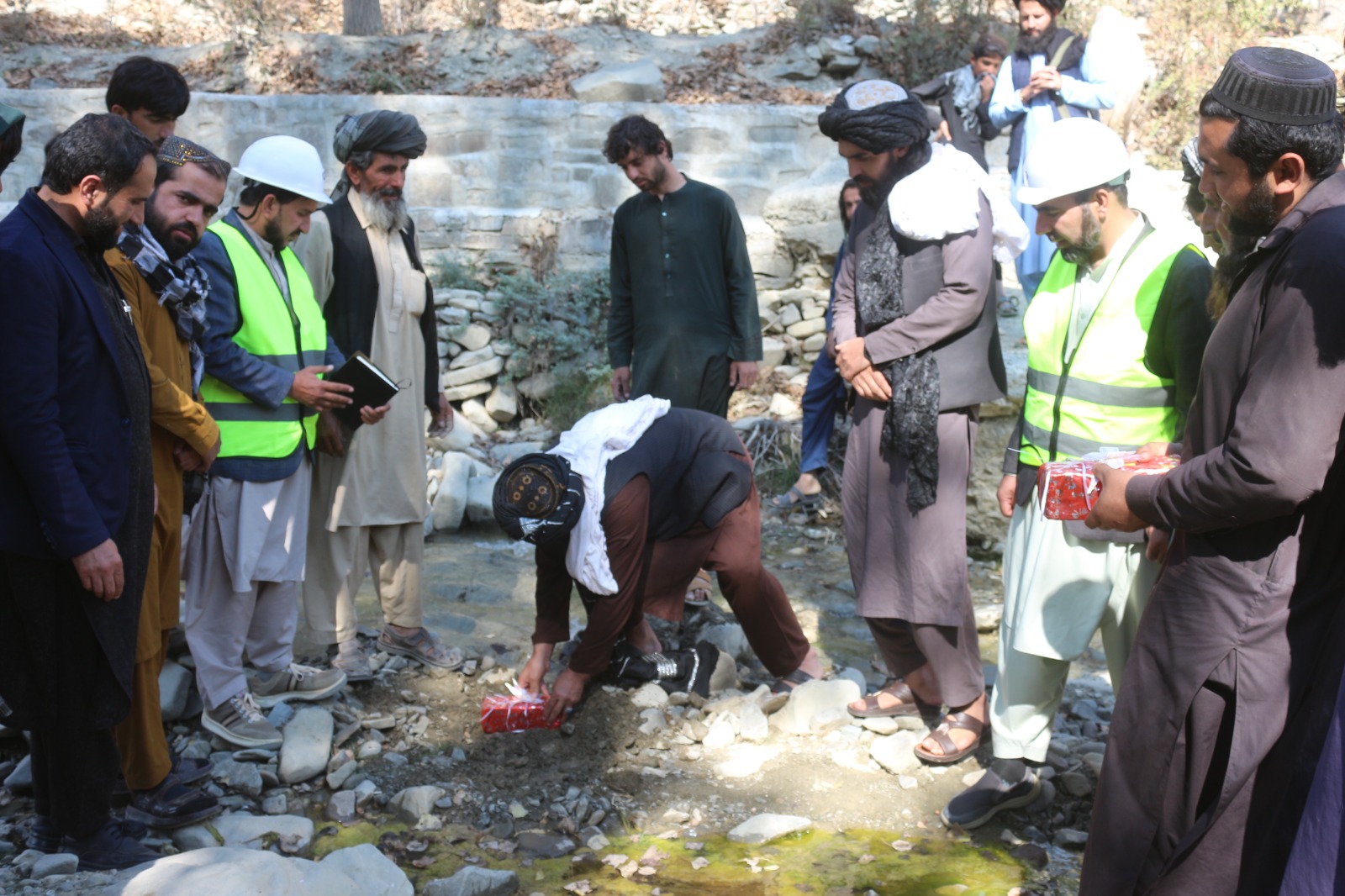 د پکتیا شواک کې د دوه میلیونه افغانیو په ارزښت د سربند، محافظتي دېوال او کانال جوړولو چارې پیل شوې