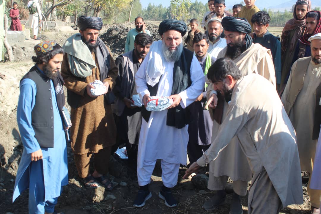 لغمان کې د دوو کانالونو او یوه سربند رغنیزې چارې پيل شوې